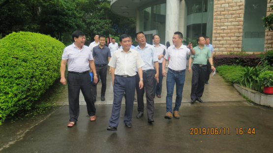 省市場(chǎng)監(jiān)督管理局副局長(zhǎng)、省藥品監(jiān)督管理局局長(zhǎng)俞開(kāi)海 一行蒞臨我司檢查指導(dǎo)工作