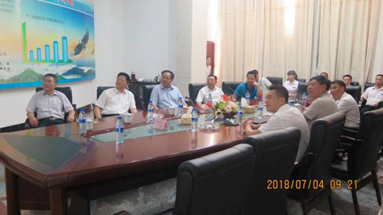 市人大張?zhí)熘拗魅?、市政府謝海波副市長等領(lǐng)導(dǎo)蒞臨我司視察指導(dǎo)工作