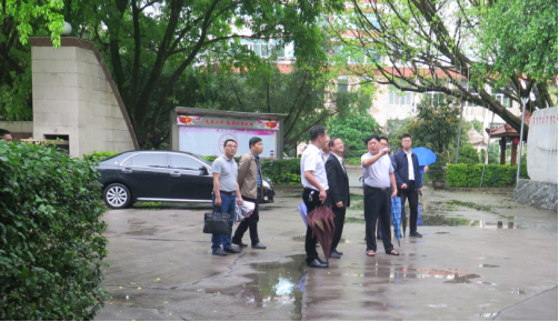 龍巖市委副書(shū)記、新羅區(qū)委書(shū)記何明華蒞臨我司視察工作